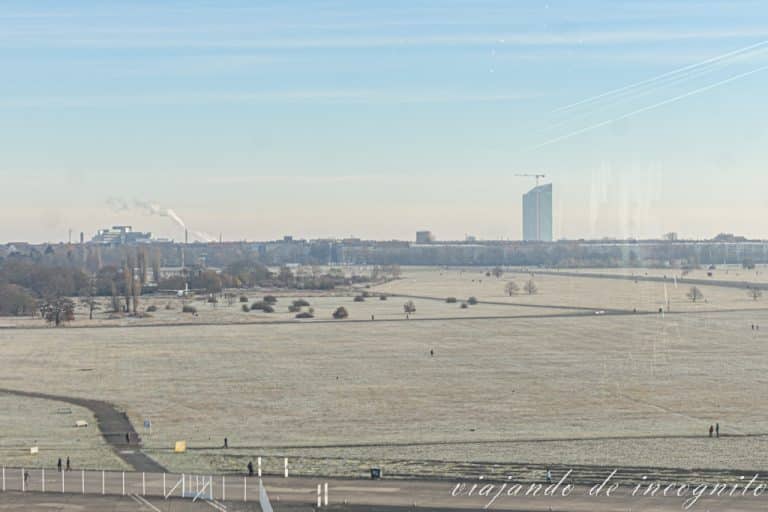 Vistas del Tempelhofer Feld un día frío de diciembre