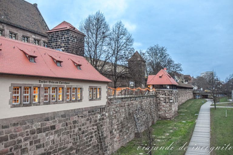 Sección de las murallas de Núremberg cerca de la Opernhaus