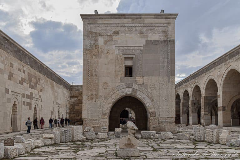 Patio interior del Caravanserai de Sultanhani