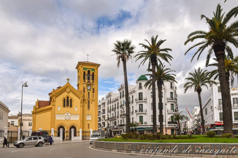 Exterior en color amarillo de la iglesia de Nuestra Señora de la Victoria