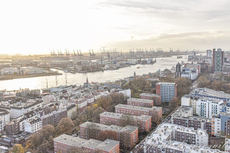 Vistas del puerto de Hamburgo desde San Miguel