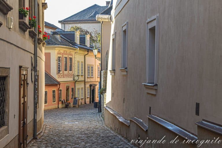 Calle Barborská vista desde la calle Husova