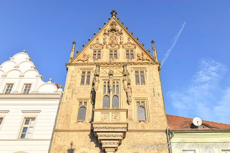 Fachada superior de la casa de Piedra de Kutná Hora.