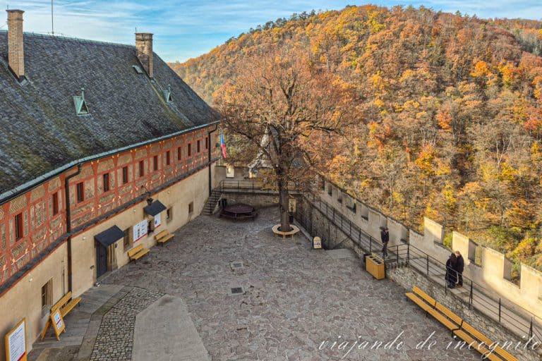 Patio del castillo visto desde el palacio imperial