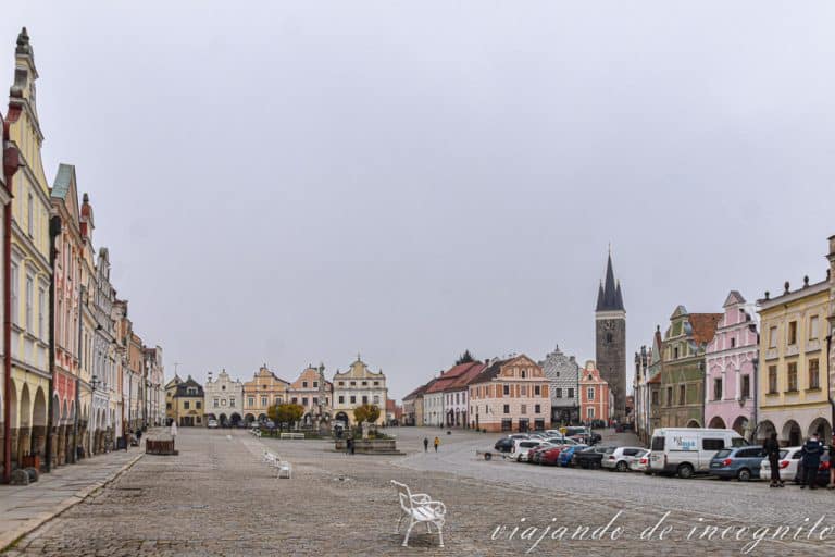 Plaza de Telc un día de noviembre vista desde el castillo.