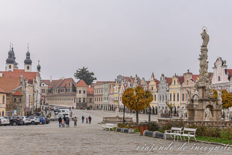 Plaza de Telc un día frío de otoño.