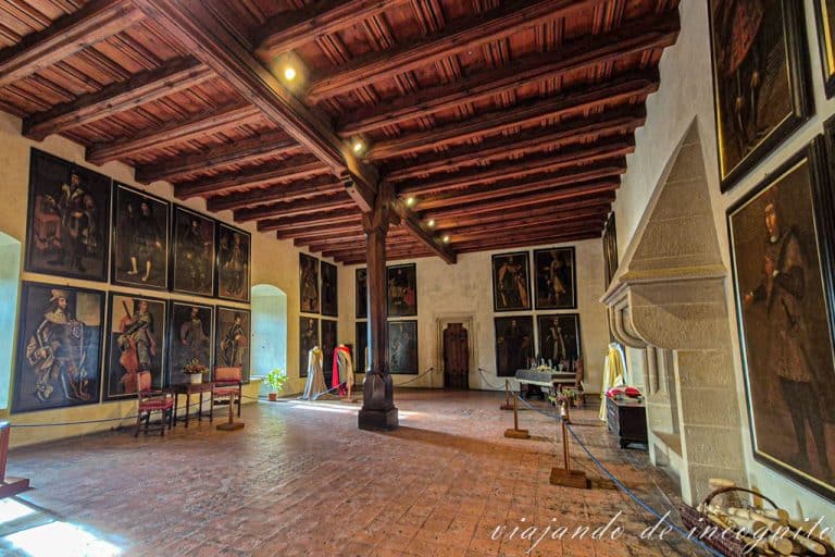 Salón de los antepasados del castillo de Karlstejn.