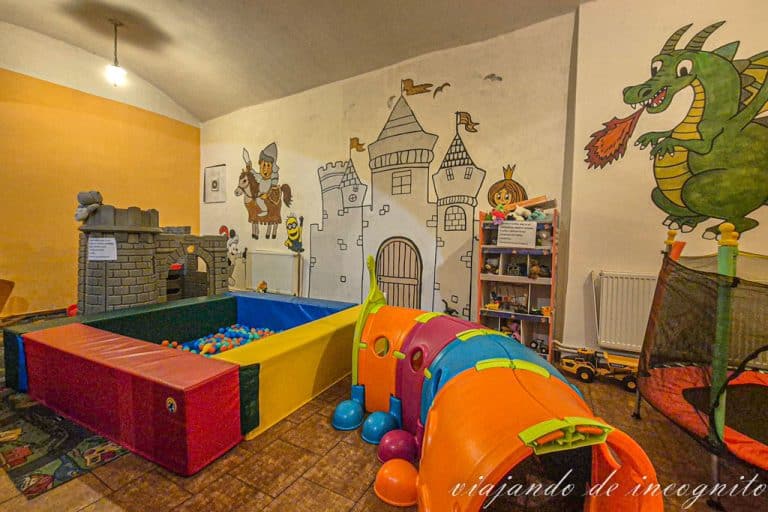 Zona infantil del restaurante U Černého kohouta