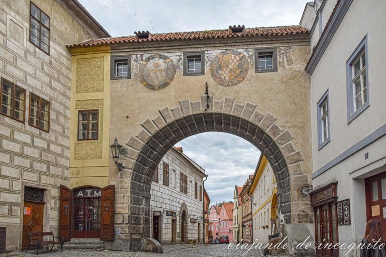 Arco cubierto en la calle Latrán.