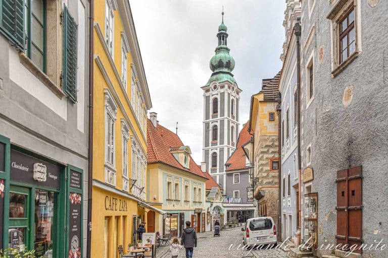 Calle Latrán con la iglesia de San Jost al fondo.