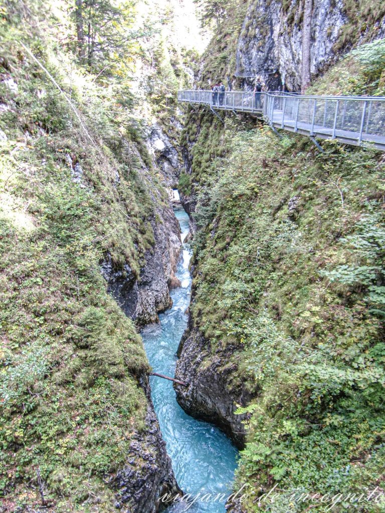 Pasarela de acero por arriba del Geisterklamm