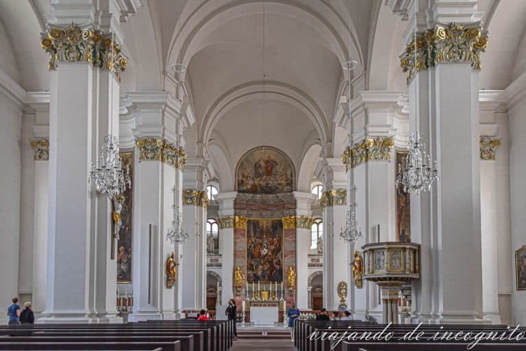 Interior de la iglesia Jesuita en Heidelberg.