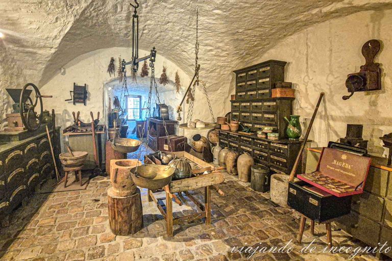 Sala del museo alemán de la farmacia.