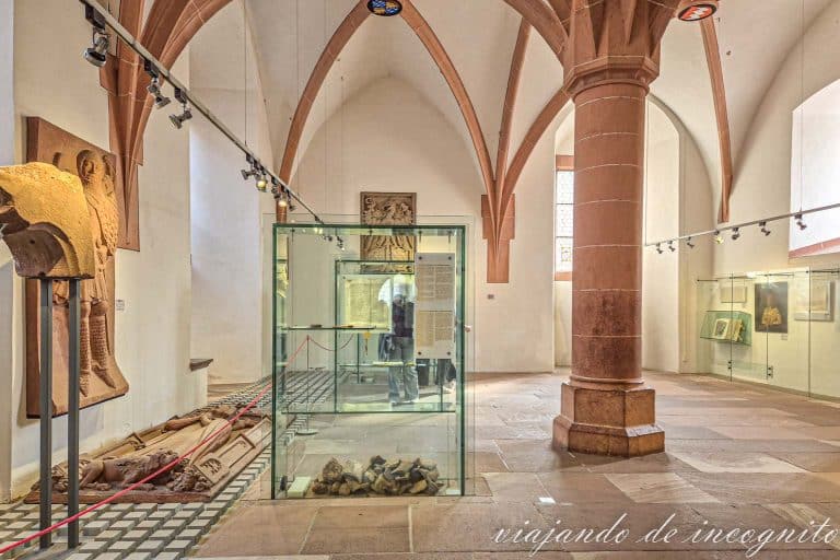 Interior del salón de los Caballeros en el edificio de Ruperto del castillo de Heidelberg
