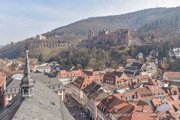 Vistas del Castillo desde el mirador de la iglesia del Espíritu Santo en Heidelberg.