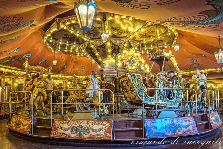 Carrusel histórico del parque Efteling.