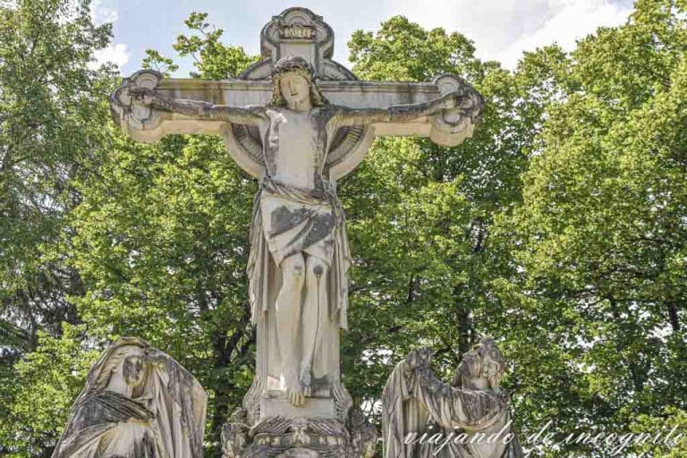 Grupo escultórico de la Crucifixión en Oberammergau.