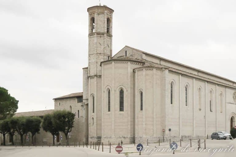 Exterior de la iglesia de San Francisco en Gubbio.