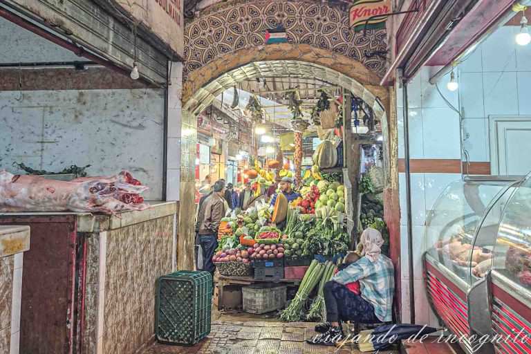 Interior del mercado en la Medina de Tánger