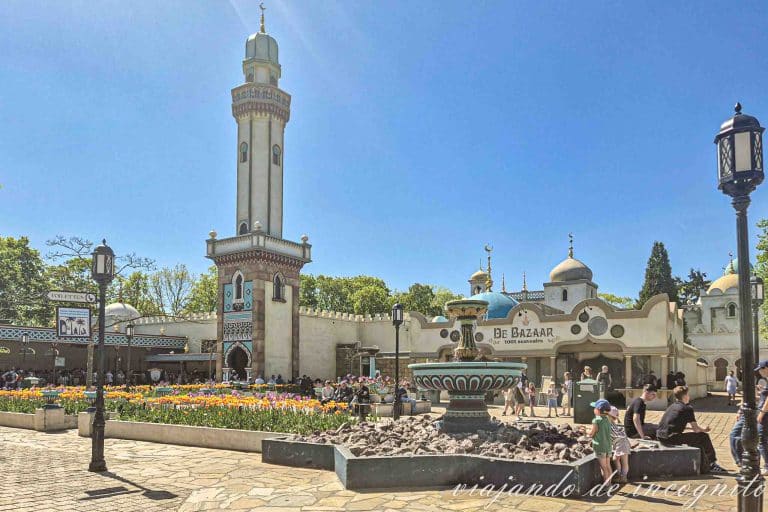 Exterior de la atracción de Fata Morgana en el parque Efteling.