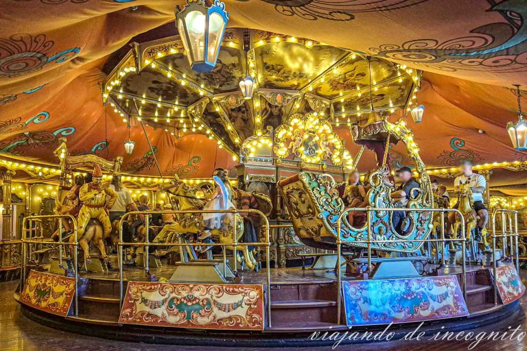 Carrusel histórico del parque Efteling.