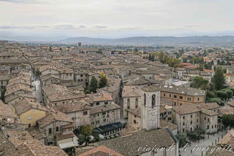 Vistas de Gubbio desde el palacio de los Cónsules.