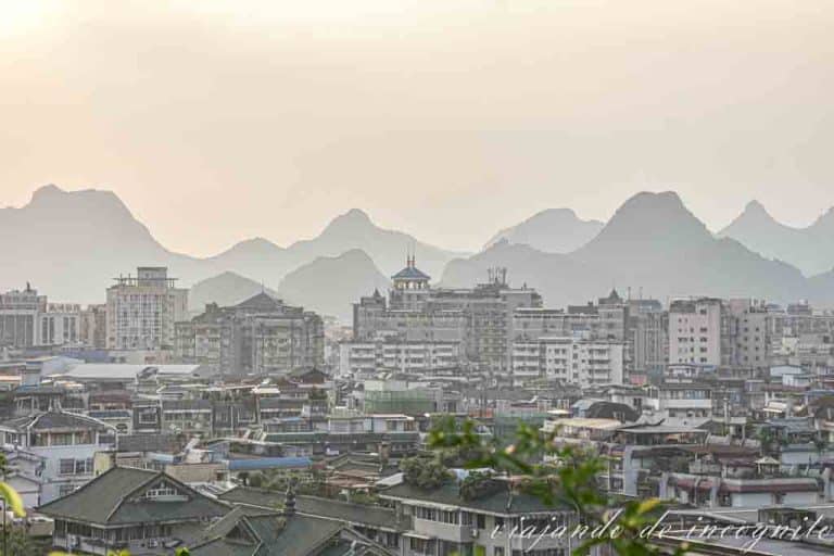 Vistas de los alrededores desde lo alto de la trompa del elefante de Guilin.