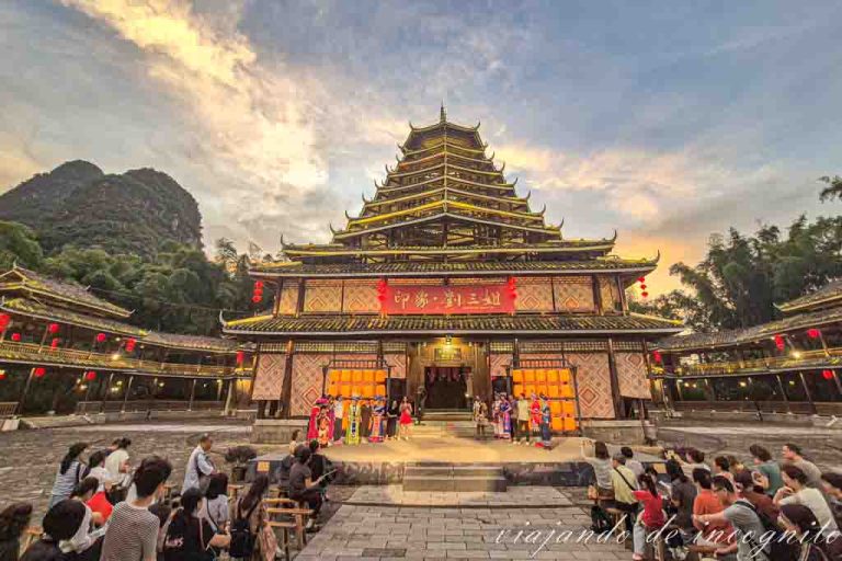 Torre del tambor de Yangshuo al atardecer