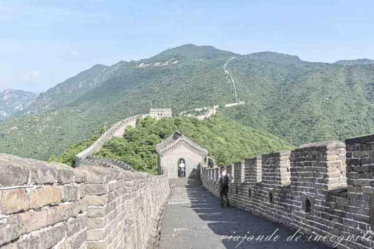 Gran muralla China en la sección de Mutianyu y cerca de la torre 14 vacía.