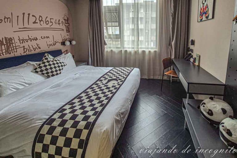 Dormitorio de una de las habitaciones del hotel Chilling Time