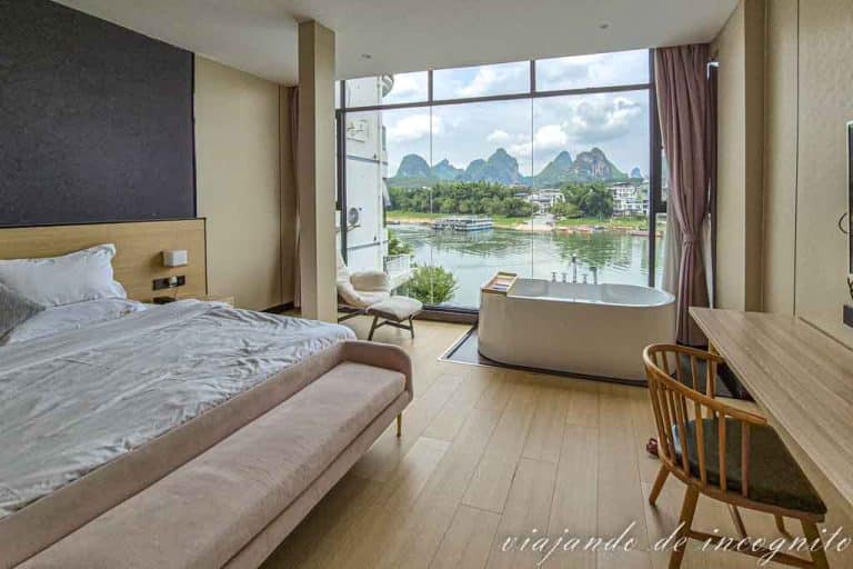 Habitación con vistas del hotel Xitang river view holiday en Yangshuo.