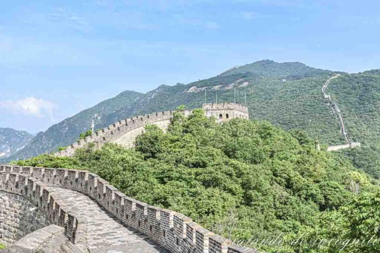 Una parte de la Gran Muralla China de Mutianyu sin gente pronto por la mañana.