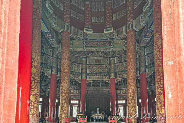 Interior del Salón de la Oración por las Buenas Cosechas.