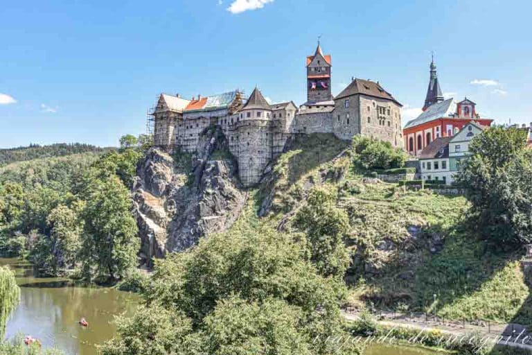 Castillo de Loket visto desde el puente.
