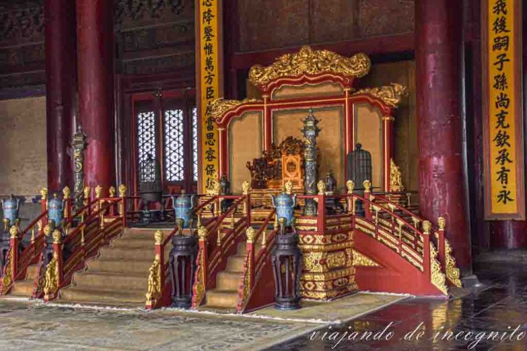 Interior del Salón de la Armonía Suprema.