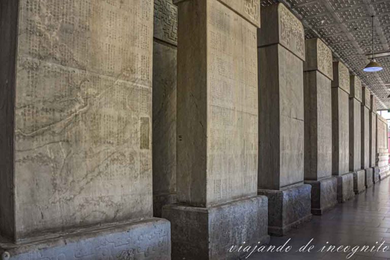 Detalle de algunas Estelas de Piedra de Qianlong en el templo de Confucio de Pekín.