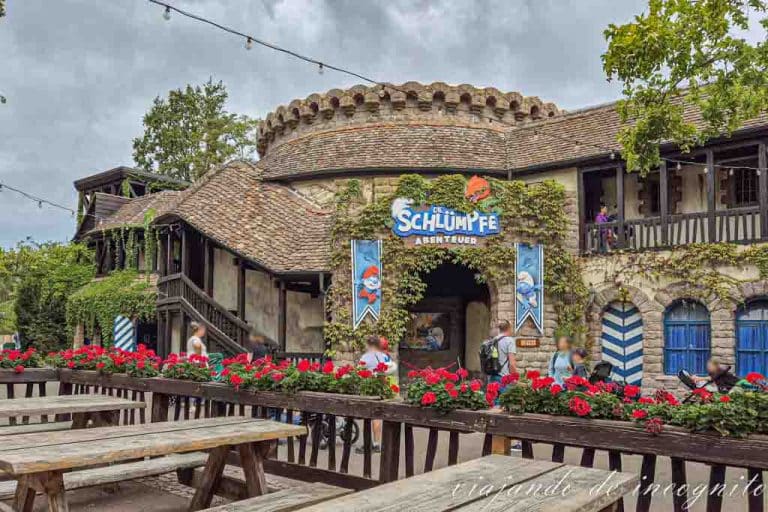 Exterior del castillo Falkenstein en Plopsaland, Alemania