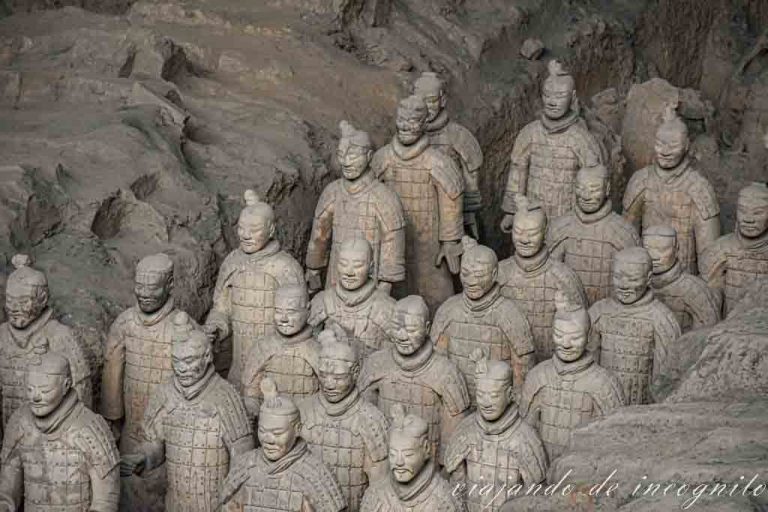 Detalle de un grupo de soldados de terracota de Xian en la Fosa 1