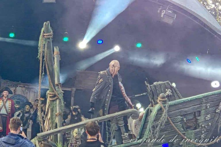 Los personajes de Shadows of the Sea comienzan la Parade de Toverland.